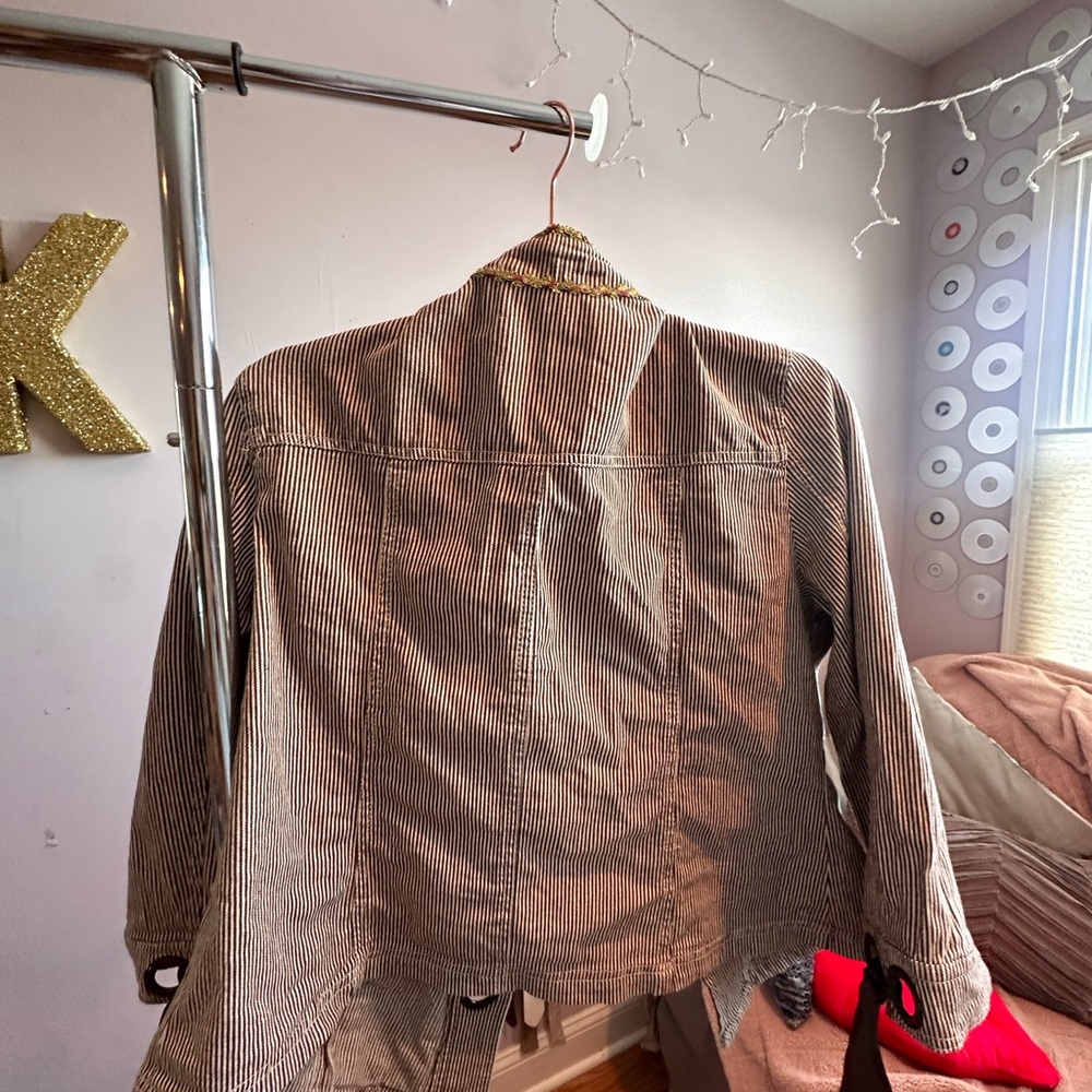 Chic Striped Button-Up Jacket - Picture 5 of 6
